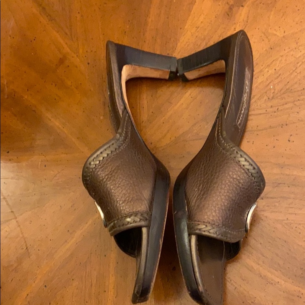 Brighton leather shoe w/2" heels 8 M - Picture 2 of 6